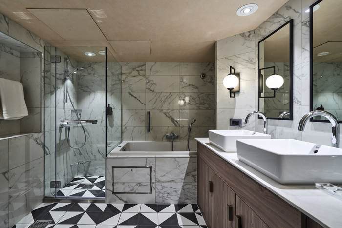 Marella Cruises Marella Discovery Executive Suite ©Pippa Davies 5.jpeg